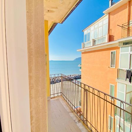 Sea View Apartment 5 Mt From The Beach Salerno Exterior foto