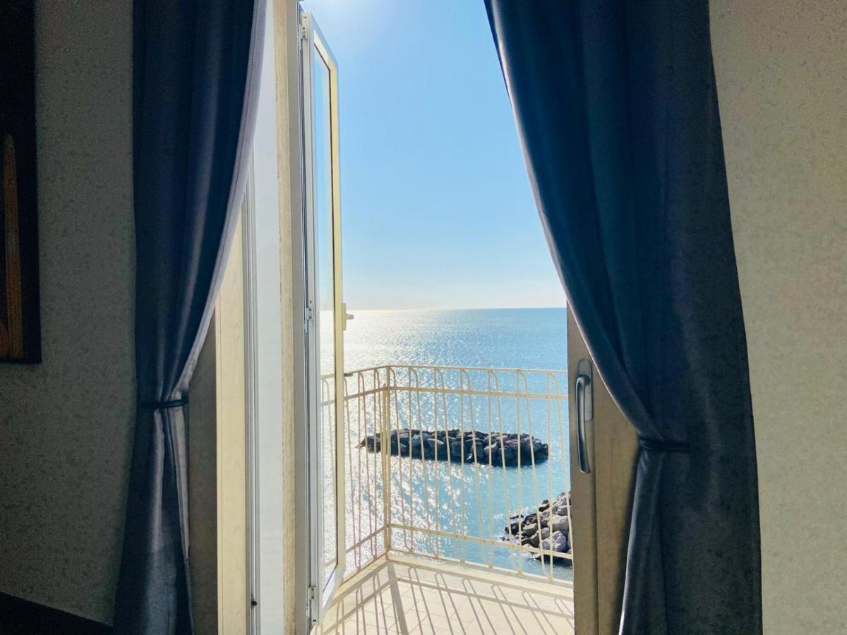 Sea View Apartment 5 Mt From The Beach Salerno Exterior foto